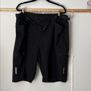Black Aero tech designs cyclewear mens bike shorts 2XL. 4 Zipper pockets